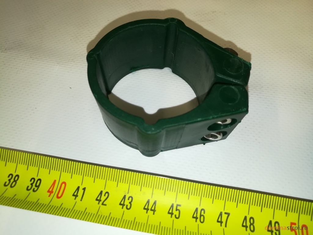 Хомут пластиковый для столба круглого сечения 48мм (RAL6005)